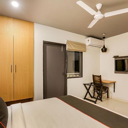 Super Collection O Le Noida Hotel Near Sector 76 Metro Station Exterior foto