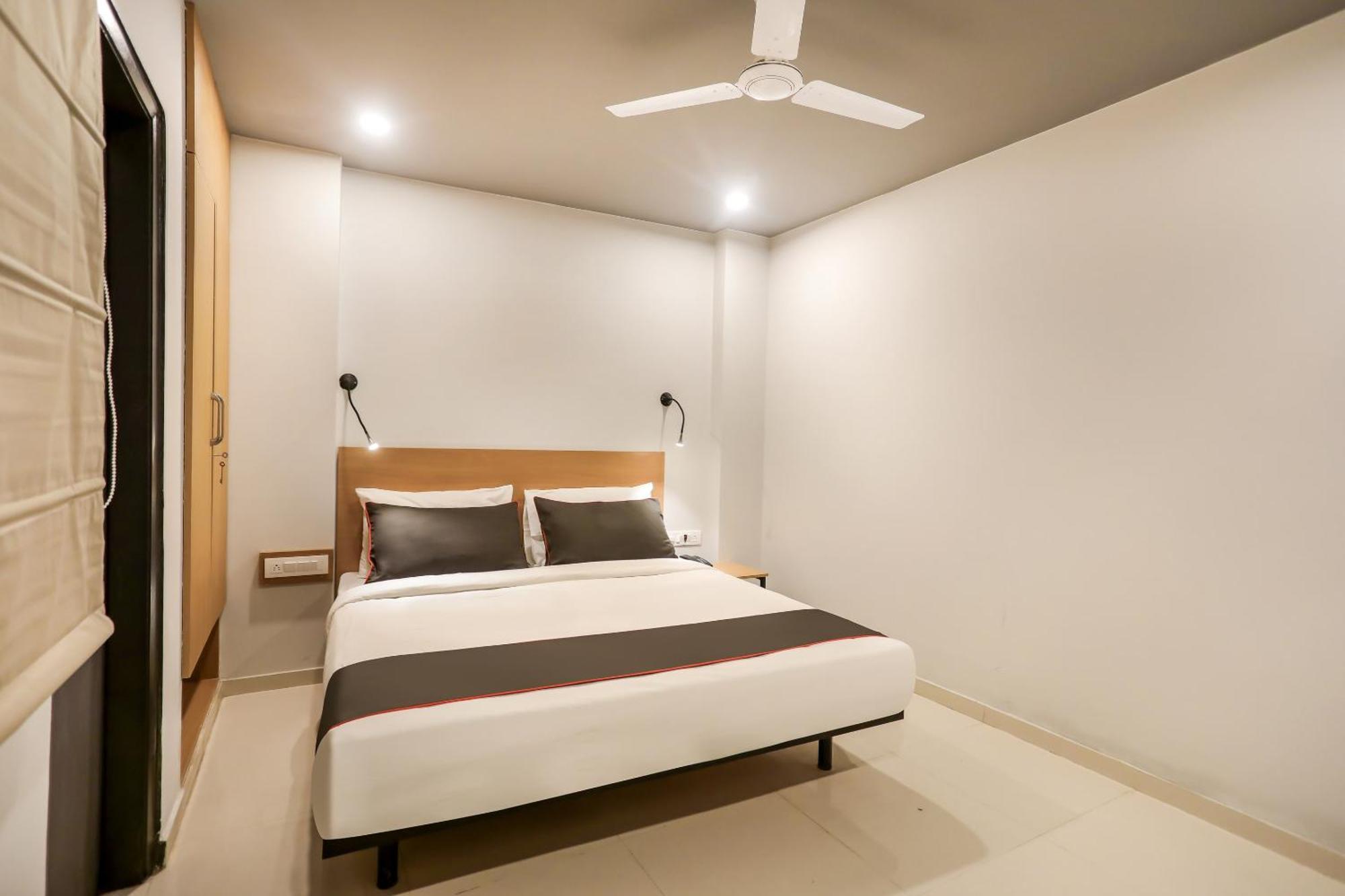 Super Collection O Le Noida Hotel Near Sector 76 Metro Station Exterior foto