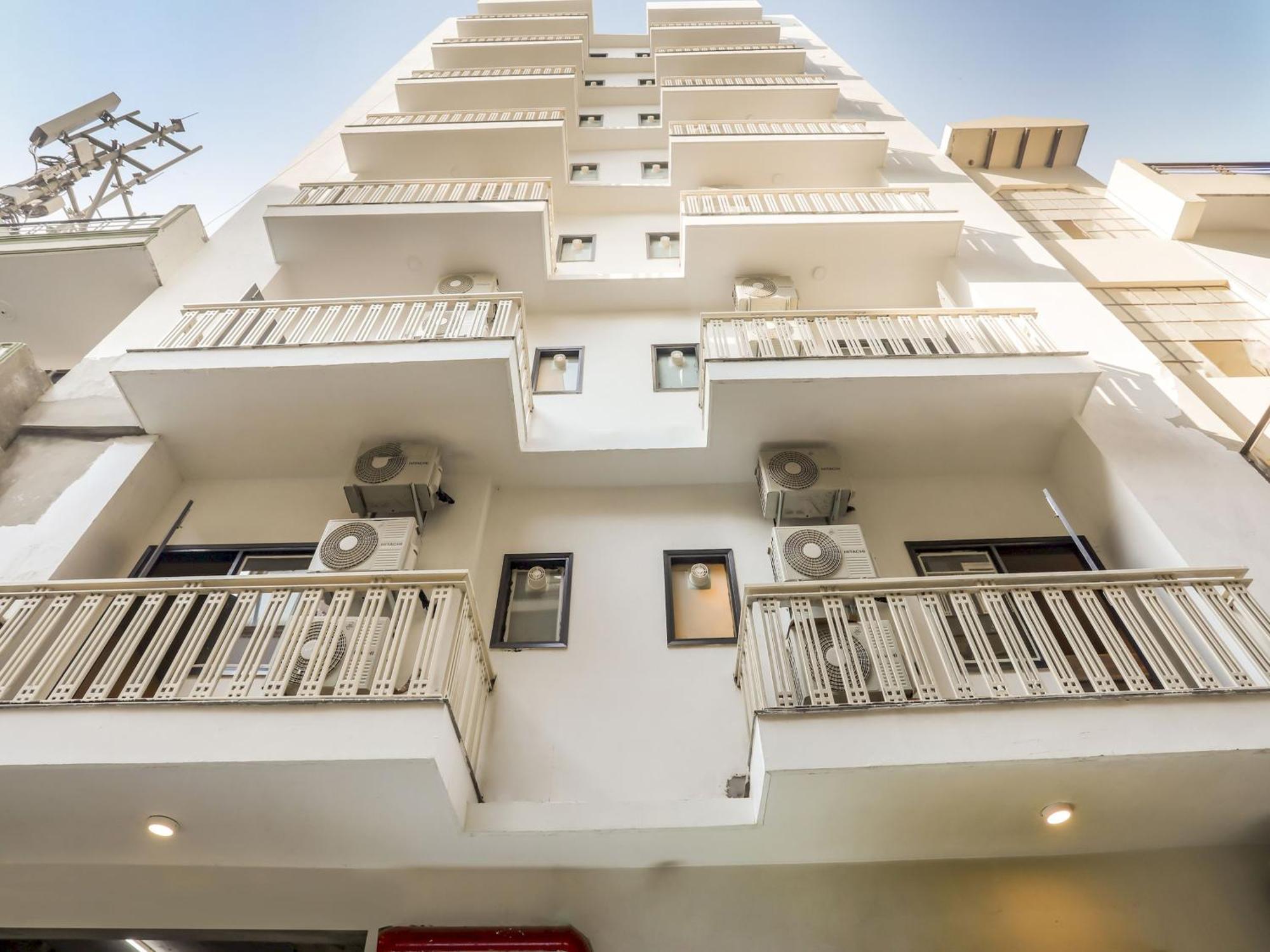 Super Collection O Le Noida Hotel Near Sector 76 Metro Station Exterior foto