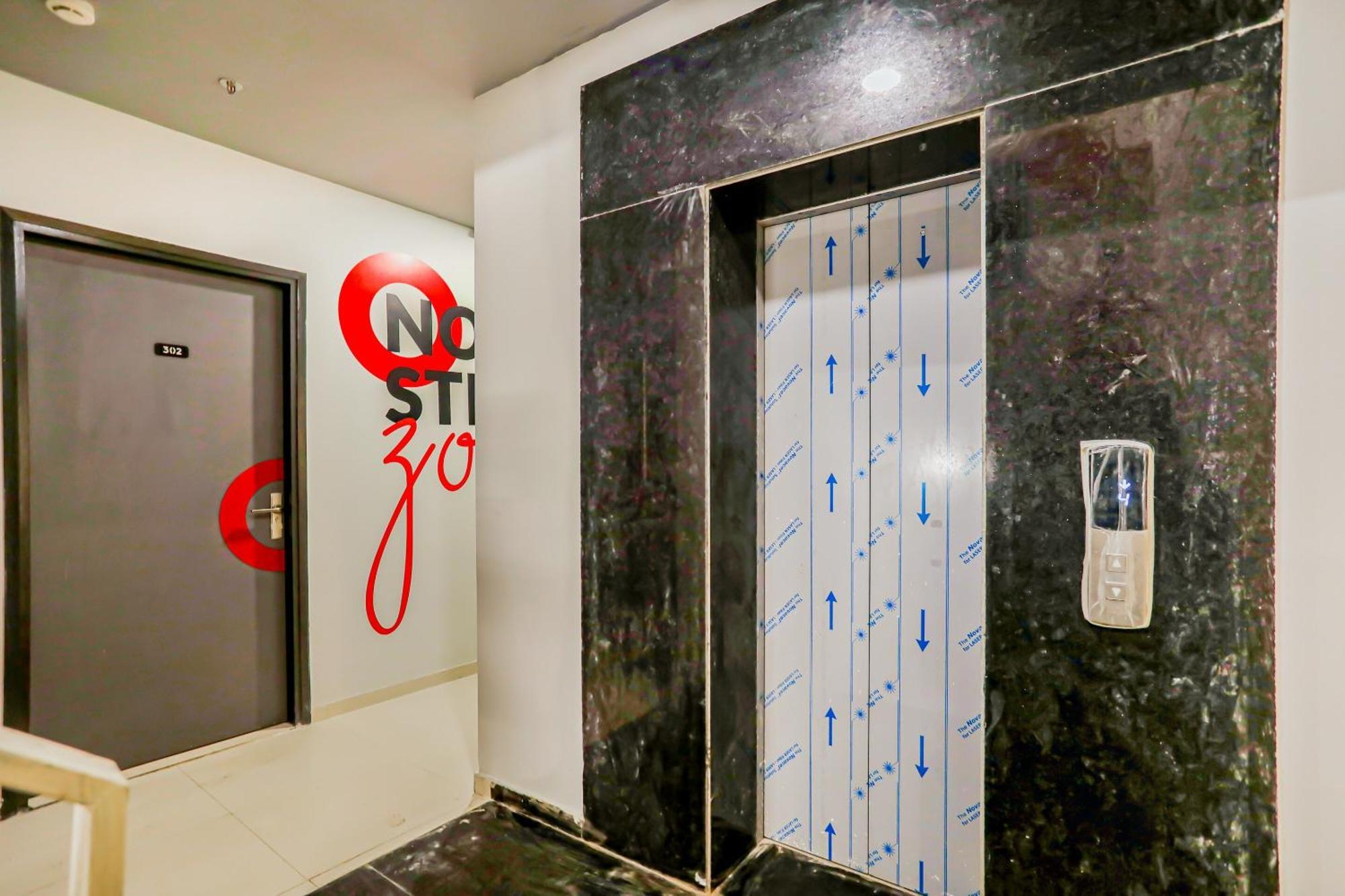 Super Collection O Le Noida Hotel Near Sector 76 Metro Station Exterior foto
